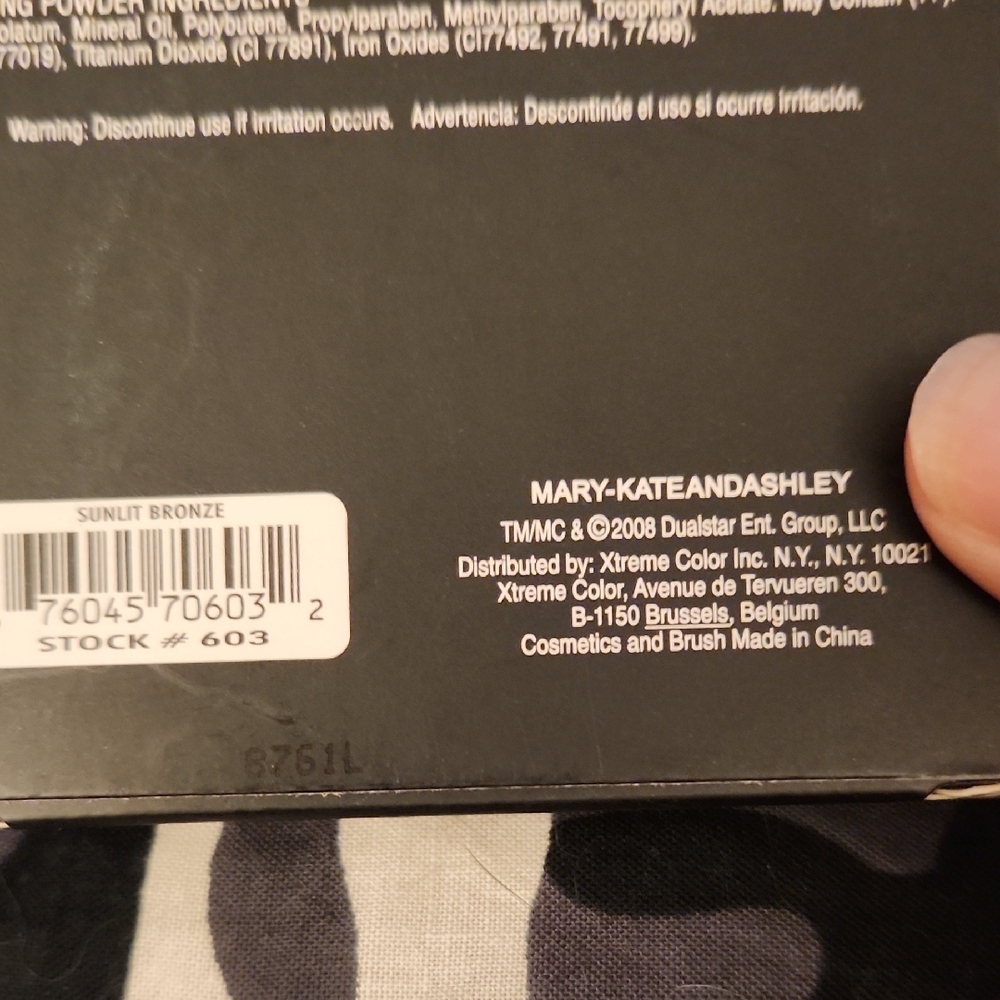 Brown Bronzer Contour Makeup - Picture 2 of 4